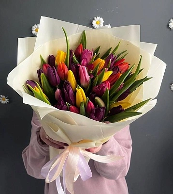 Букет "51 тюльпан микс в оформлении"
