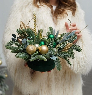 Композиция "Голубая ель"