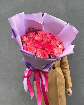 Букет из 15 бело-розовых роз 40 см