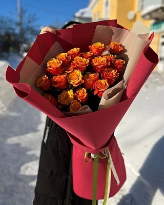 Гигант из 21 огненной розы