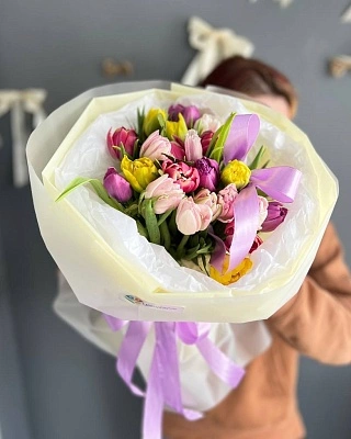 25 пионовидных тюльпанов микс