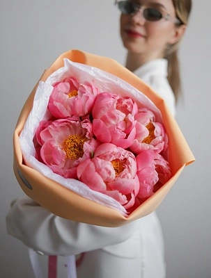 7 коралловых пионов