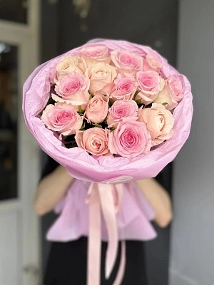 Микс из 15 розовых роз 50/60 см