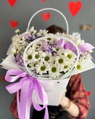 Сумочка из хризантем и гипсофилы M