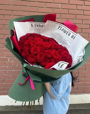 Гигант из 51 бордовой розы XLL