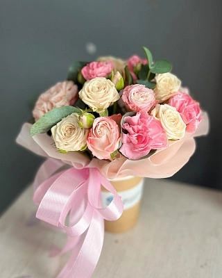 Комплимент из диантусов, роз и ароматного эвкалипта №2