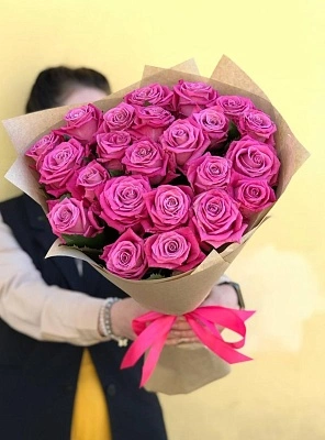 25 малиновых роз 50 см