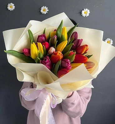 Букет "25 тюльпанов микс в оформлении"