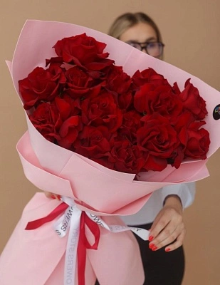 Букет "15 бордовых французских роз в оформлении"